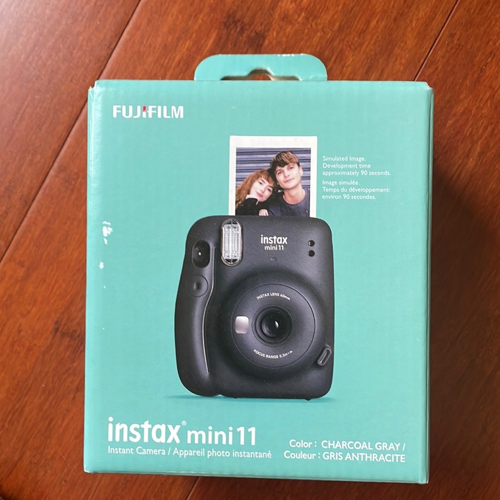 NIB Fuji INSTAX Mini11. Charcoal Gray.